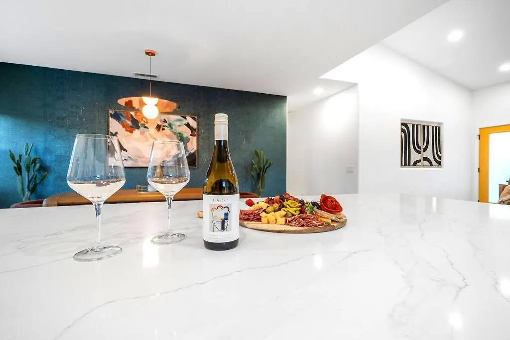 New! The Blue Cactus - Pool, Spa, Game Room Palm Springs Сasa de vacaciones