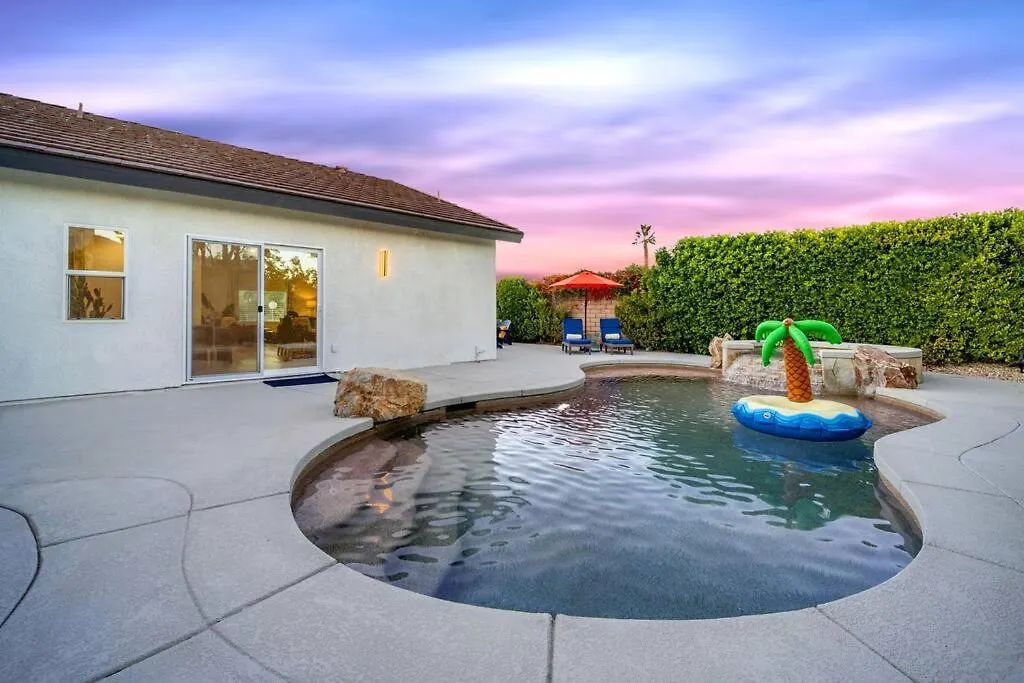 Сasa de vacaciones New! The Blue Cactus - Pool, Spa, Game Room Palm Springs